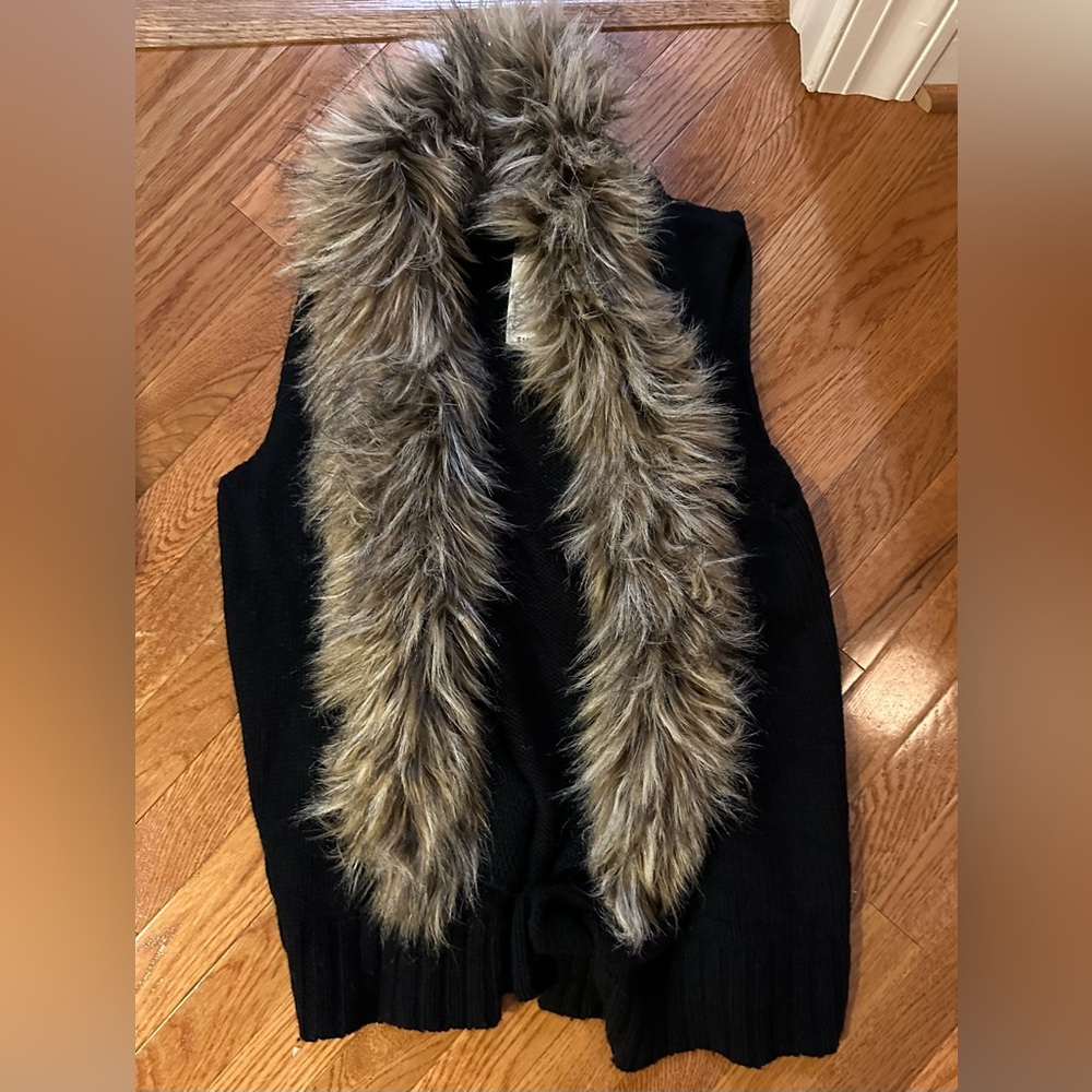 NWT! South Moon Under Black Vest with Faux Fur Trim